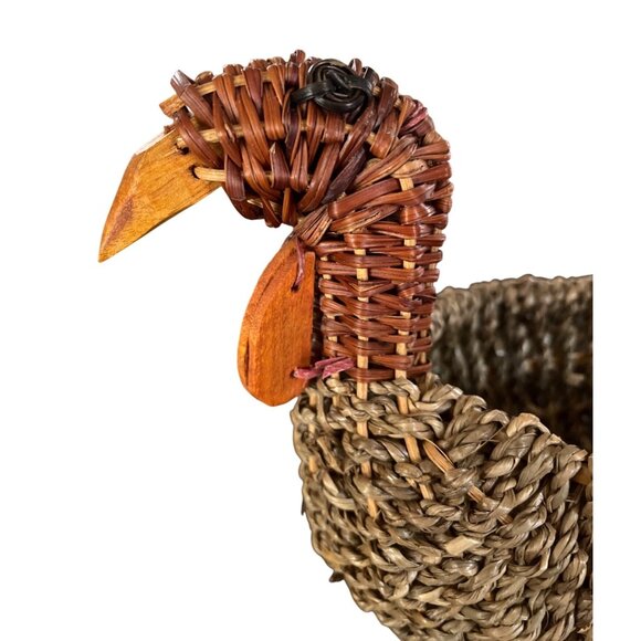Handwoven Wicker/Seagrass Turkey Basket 9" Decorative Storage Or Centerpiece - Picture 2 of 5